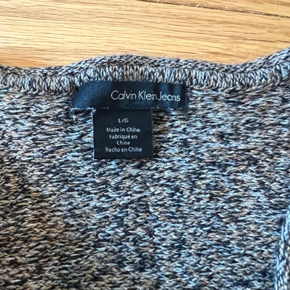 Calvin Klein v neck sweater top - Picture 3 of 5